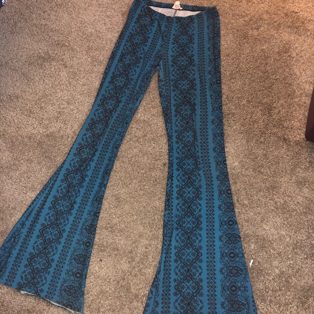 🌙 6/$30 Blue and black hippie flare pants